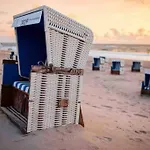 Gemuetliche Unter Reet Mit Pool Und Sauna In * Кайтум