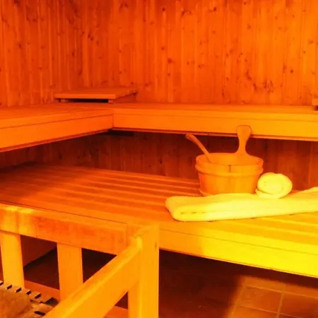 Apartament Gemuetliche Unter Reet Mit Pool Und Sauna In
