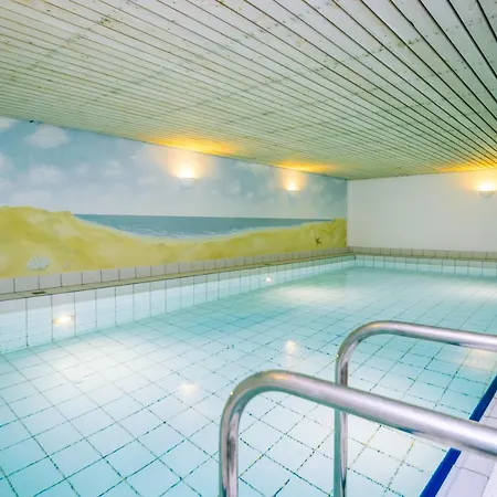 Gemuetliche Unter Reet Mit Pool Und Sauna In קייטום