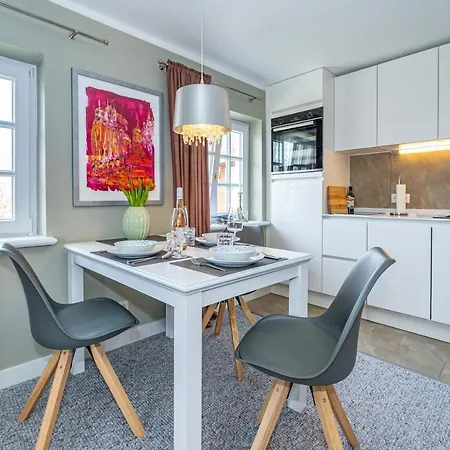 Apartament Gemuetliche Unter Reet Mit Pool Und Sauna In