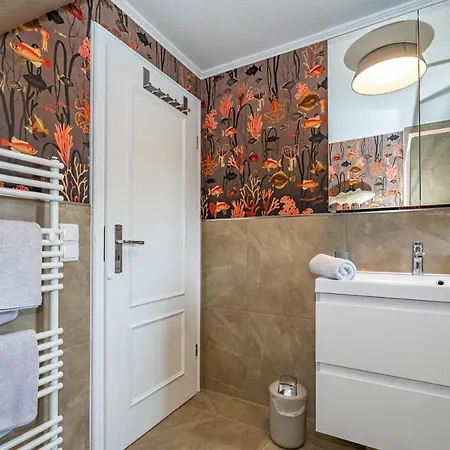 Gemuetliche Unter Reet Mit Pool Und Sauna In *