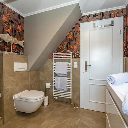 Gemuetliche Unter Reet Mit Pool Und Sauna In * קייטום