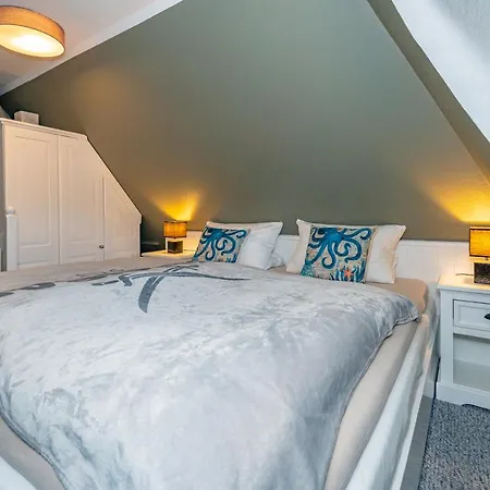 Gemuetliche Unter Reet Mit Pool Und Sauna In *