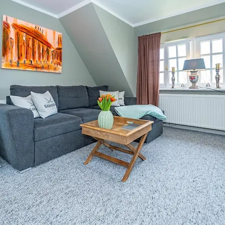 Appartement Gemuetliche Unter Reet Mit Pool Und Sauna In *