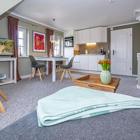 Gemuetliche Unter Reet Mit Pool Und Sauna In