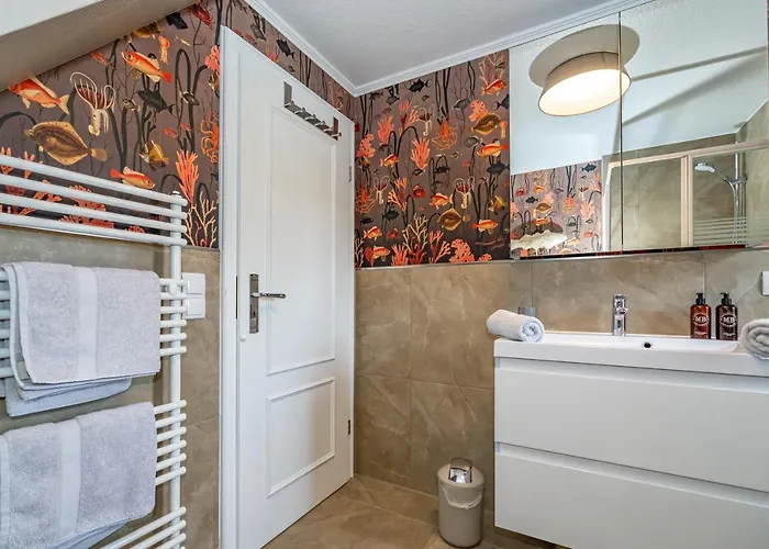 Gemuetliche Unter Reet Mit Pool Und Sauna In *